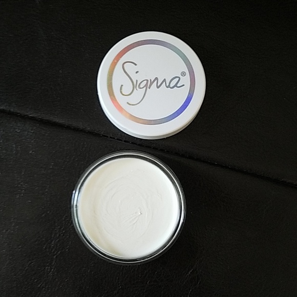 TRADED Sigma Beacon of Light Shimmer Cream - Picture 3 of 5